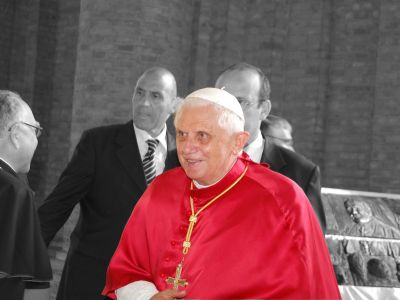 Addio al Papa emerito Benedetto XVI (di Alessandra Gaetani)